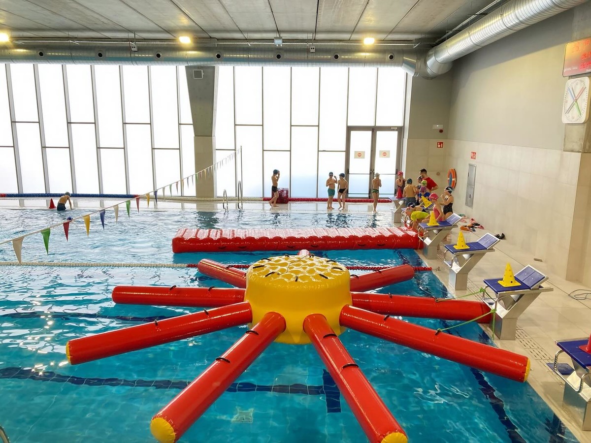 Datorren larunbatean, azaroak 29, Lazkaoko kiroldegiko igerilekua itxita egongo da Eskola Kiroleko Ur Jolasak direla eta Datorren larunbatean, azaroak 29, Lazkaoko kiroldegiko igerilekua itxita egongo da Eskola Kiroleko Ur Jolasak direla eta