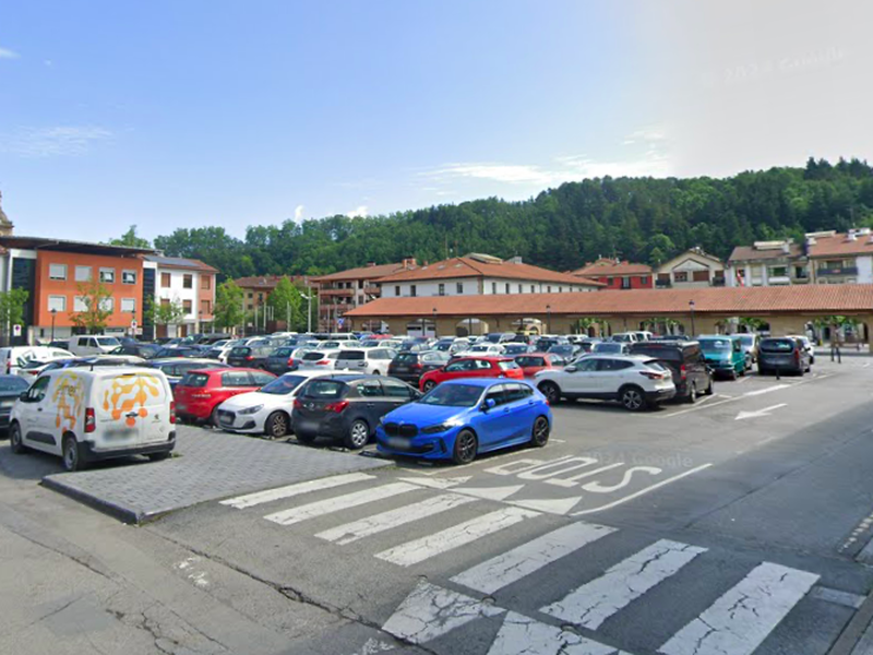 Euskadi Plazako aparkalekua itxita